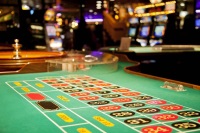 Casino de 75 dòlars amb xips gratuïts, Àguila volguda casino arcade, sala de pòquer monarch casino